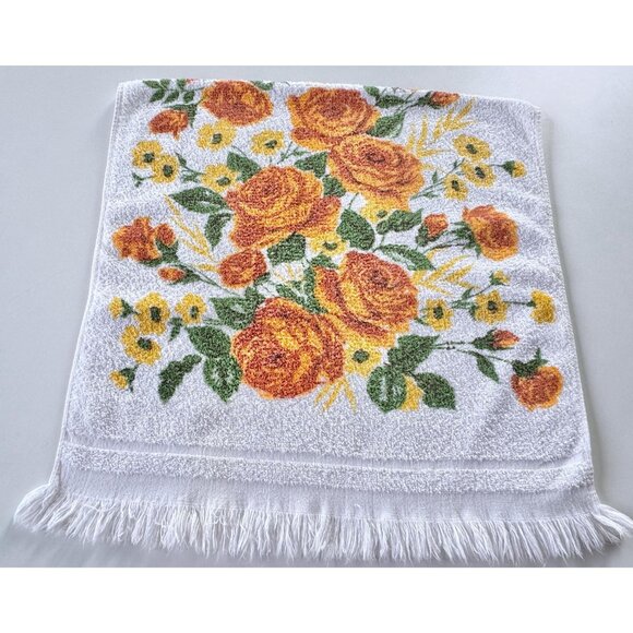 Vintage 70s bath towel, white, orange and yellow flowers and greenery, fringed - Picture 3 of 9
